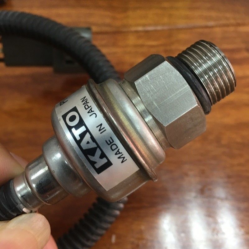 Cambio de sensor de alta presión de Kato, cambio de presión de aceite de 24V para excavadora